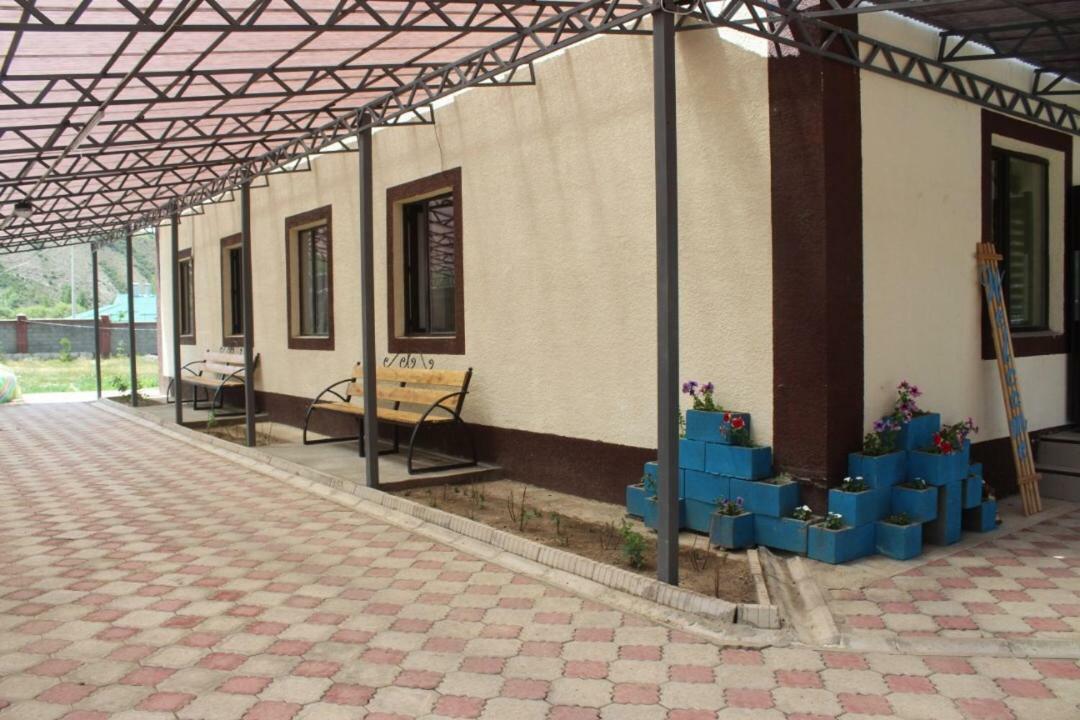 Hotel Mount Yard Karakol Exterior foto