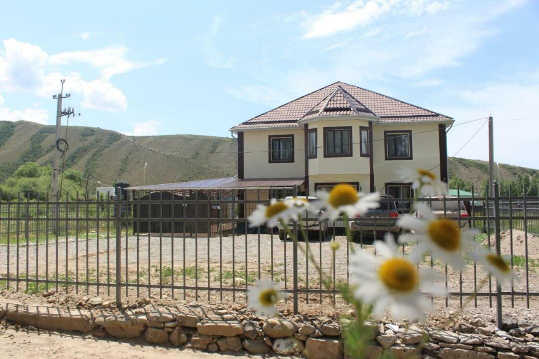 Hotel Mount Yard Karakol Exterior foto